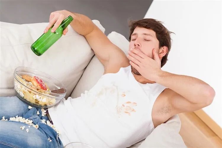 加速男性衰老的5個(gè)行為，抽煙排名墊底？
